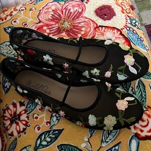 Wild Pair Black Floral Embroidered Women's Shoes